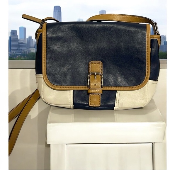 Coach Crossbody - Picture 1 of 14